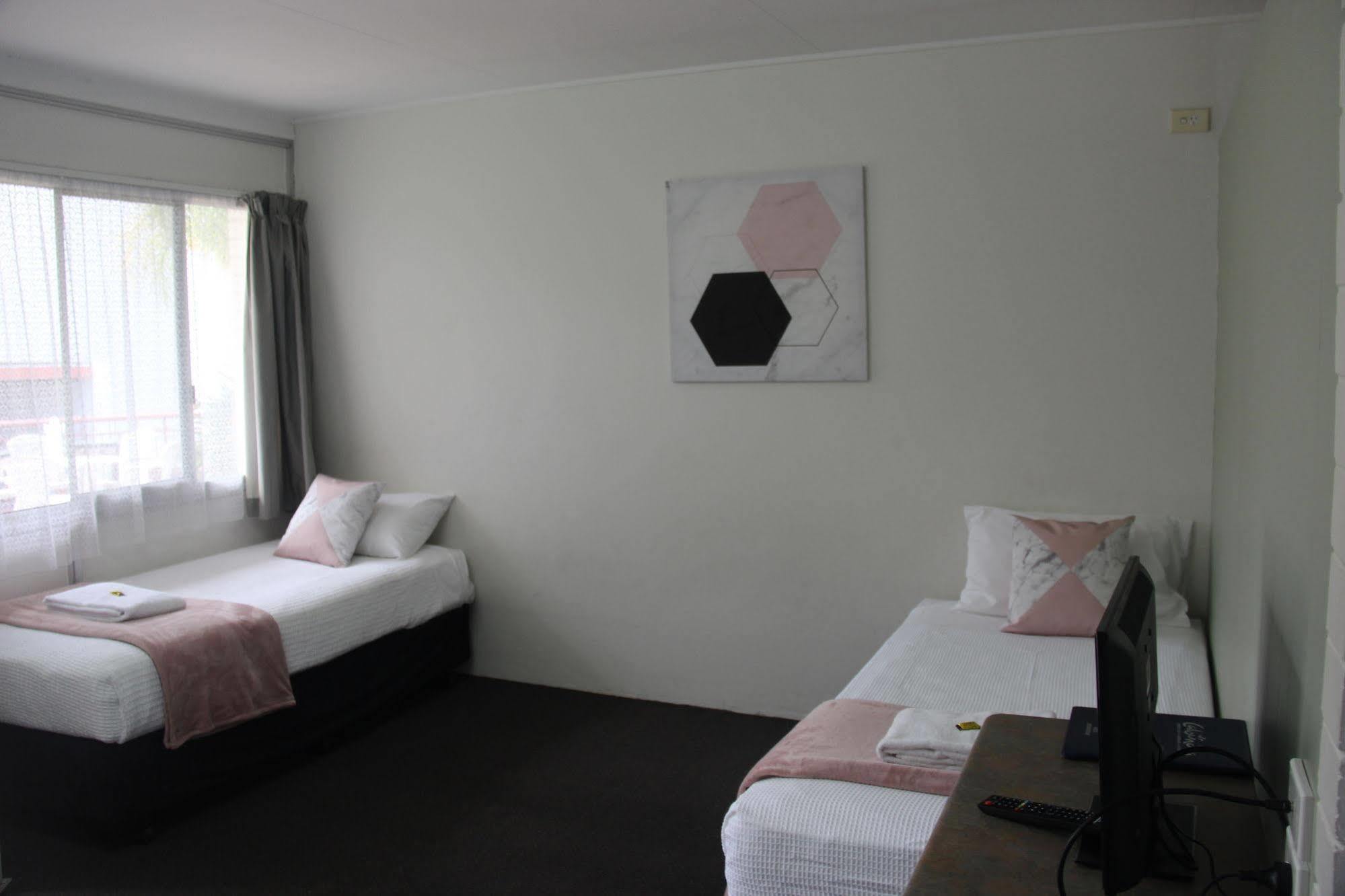 Caloundra Suncourt Motel Exterior photo