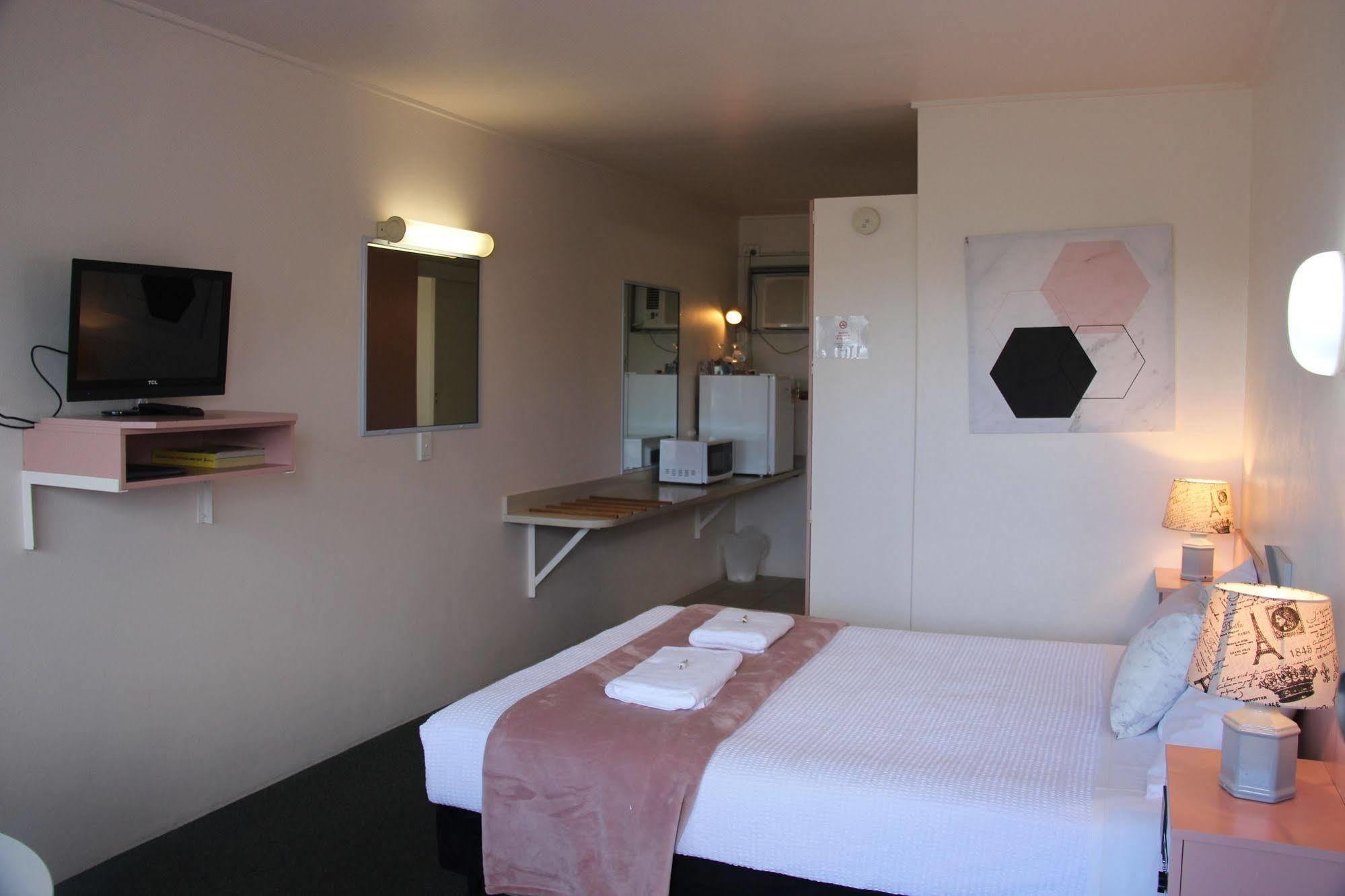 Caloundra Suncourt Motel Exterior photo